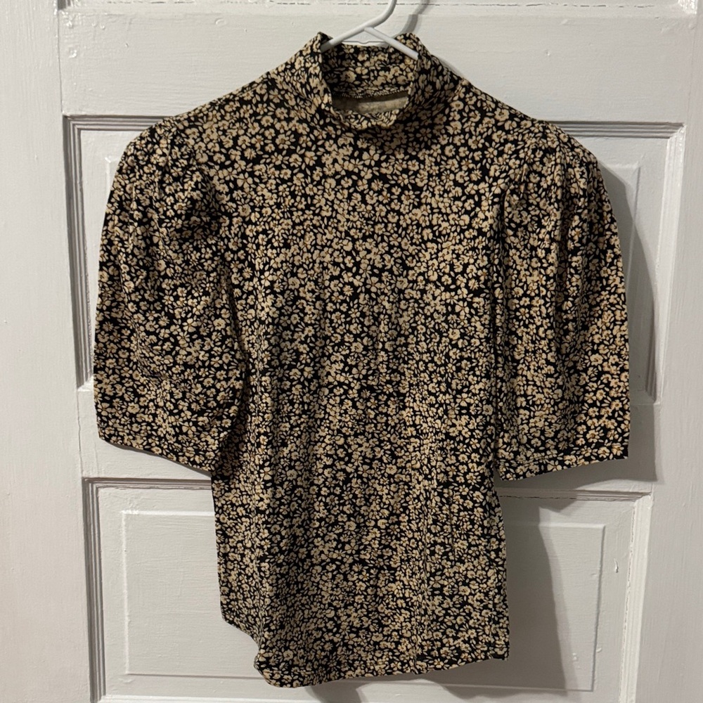 GAP Black and Cream Floral Tee